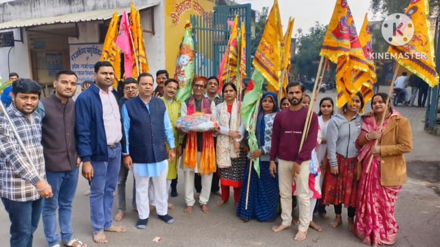 आज 1 दिसंबर 2025 को दिन सोमवार एकादशी समिति एवं पोशाक सेवा समिति आगरा द्वारा निशान यात्रा