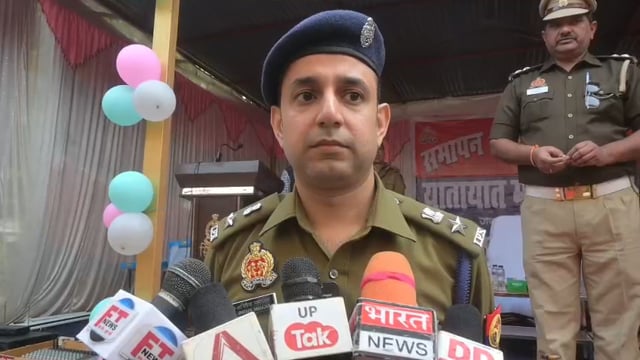 गैंगस्टर एक्ट के वारंटी पर बड़ी कार्रवाई पुलिस ने गांव में मुनादी कर चस्पा की धारा 84 BNSS नोटिस
