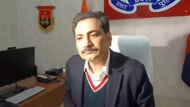 वाराणसी: जहरीली कफ सिरप सिंडिकेट पर बड़ी कार्रवाई, दुबई से लाया जाएगा सरगना शुभम जायसवाल
जहरीली कफ सिरप सिंडिकेट मामले में वाराणसी पुलिस को बड़ी सफलता मिली है। वाराणसी पुलिस कमिश्नर मोहित अग्रवाल ने बताया कि सिंडिकेट के मुख्य आरोपी शुभम जायसवाल को दुबई से भारत लाने की प्रक्रिया शुरू हो गई है। कमिश्नरेट पुलिस जल्द ही शुभम के नाम रेड कॉर्नर नोटिस जारी करेगी।