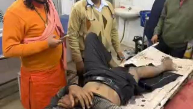 बाइक बाइक में जोरदारभिड़ंत सड़क दुर्घटना में तड़प रहे घायलों का सहारा बने अंतर्राष्ट्रीय कथावाचक आचार्य देवव्रत जी महाराज