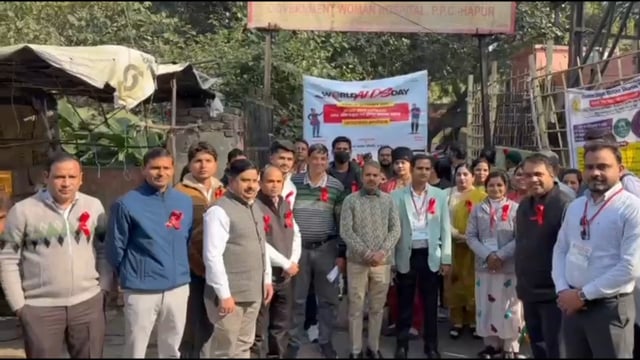 विश्व एड्स दिवस पर हापुड़ में स्वास्थ्य विभाग कीटीम,स्कूली बच्चों व समाजसेवीसंस्था द्वारा रेली निकालकरलोगोंको जागरूककिया