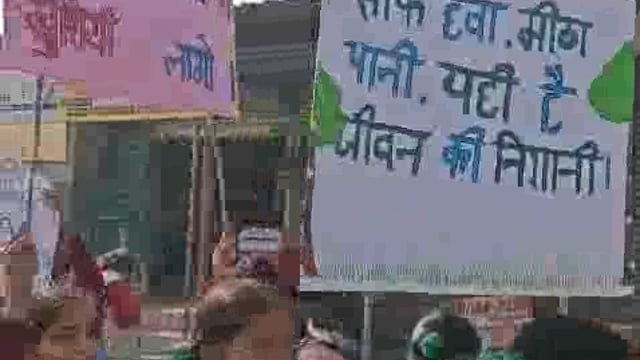 प्रदुषण नियंत्रण दिवस पर गर्ल्स स्कूल महेशमुंडा की छात्राओं ने प्रभातफेरी निकाली 