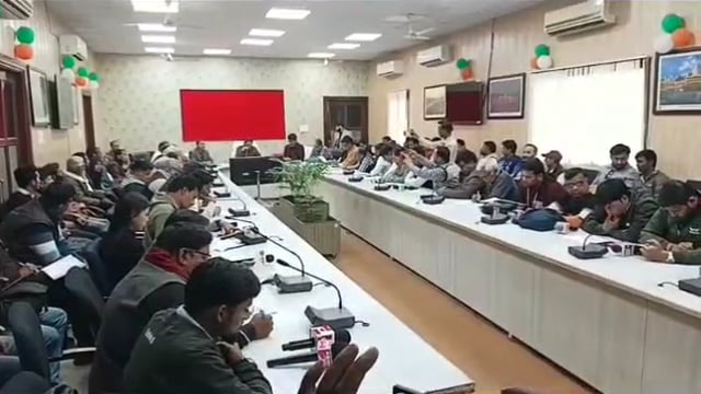 MANT- जिलाधिकारी ने विशेष प्रगाढ़ पुनरीक्षण अभियान में सहयोग का किया आग्रह, डी,एम- श्री चंद्र प्रकाश सिंह,,