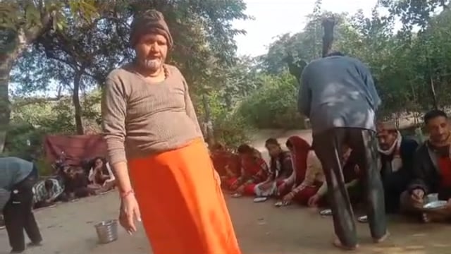 MANT- बंसी भट्ट धाम में खिचड़ी प्रसाद का वितरण, दर्शनार्थियों ने लिया दिव्य आनंद,,