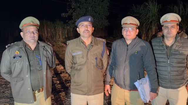 हापुड़ नगर पुलिस की कार में लिफ्ट देकर लूट करके भाग रहे बदमाशों से मुठभेड़, क्रॉस फायरिंग में 02 घायल व03 बदमाश गिरफतार 