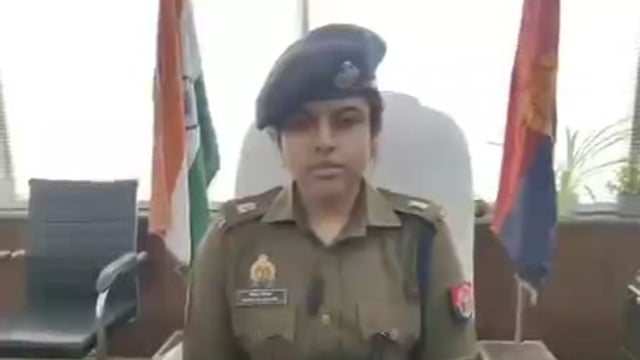 ➡️......कियारा के चक्कर मे चौहान साहब ने दे मारे सिर्फ 17 दिन में 12 करोड़ रुपये-
नोयडा के इन्द्रपाल चौहान को व्हाट्सअप पर कियारा शर्मा का मैसेज आया
चैट हुई और उन्हें दो और ग्रुपों से जोड़ दिया गया
कियारा की लच्छेदार बातों में चौहान साहब ने 17 दिन में 12 करोड़ रूपये के 9 ट्रांजेक्शन किये 
और इस तरह से चौहान साहब ने सबसे कम दिन में अब तक के इतिहास में सबसे बड़ी online ठगी के शिकार का खिताब हासिल कर लिया है