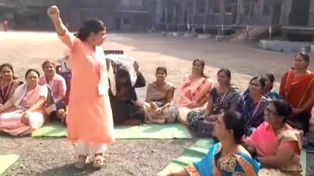 उदगीर येथील विध्या वर्धनी शाळेतील शिक्षक संपात सहभागी