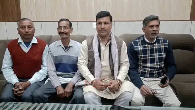 लक्सर! पूर्व राज्य मंत्री व वरिष्ठ नेता रविन्द्र आनंद ने प्रेस वार्ता कर मूल निवास मुद्दे पर रखा अपना पक्ष!