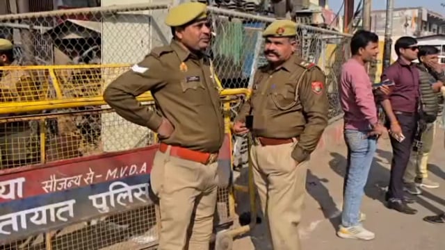 कृष्ण जन्मभूमि विवाद के पक्षकार कथावाचक कौशल किशोर पहुंचे जन्म भूमि सुरक्षा एजेंसी ने रोका पुलिस ने लिया हिरासत में 