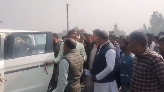 विवादित भूमि पर पैमाइश के दौरान नेता–अधिकारी में तीखी नोकझोंक, वीडियो वायरल — सुशासन पर उठे सवाल