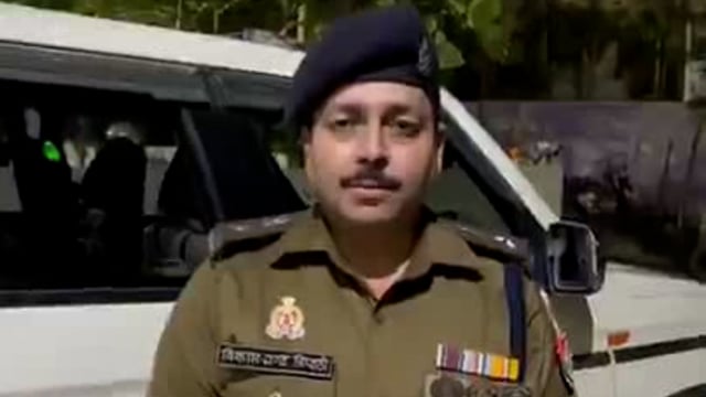 ➡️.........बाराबंकी के रामनगर थाना क्षेत्र के बिछलखा गांव में कल शाम को बाग में साग तोड़ने गई 3 नाबालिग लड़कियां हुई गायब, परिजनों से मिली शिकायत पर SP अर्पित विजयवर्गीय ने तत्काल लड़कियों को खोजने के लिया टीमें लगाई तीनों टीमों ने व्यावसायिक कुशलता का परिचय देते हुए आज तीनों लड़कियों को सकुशल लखीमपुर खीरी से बरामद किया, ASP विकास चंद्र त्रिपाठी ने बताया कि @Barabankipolice लड़कियों को लेकर आ रही है आने के बाद होगी विधिक कारवाही।