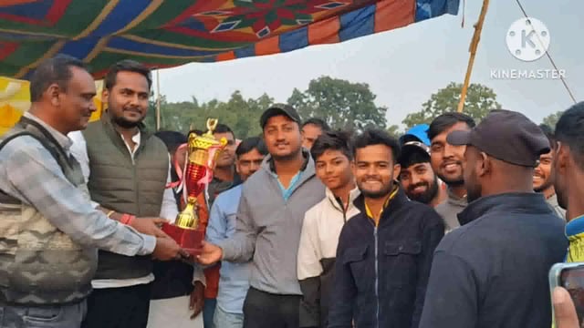 क्रिकेट टूर्नामेंट के फाइनल मुकाबले में बांका की टीम ने 40 रनों से जीत का शानदार परचम लहराते हुए ट्रॉफी पर जमाया कब्जा