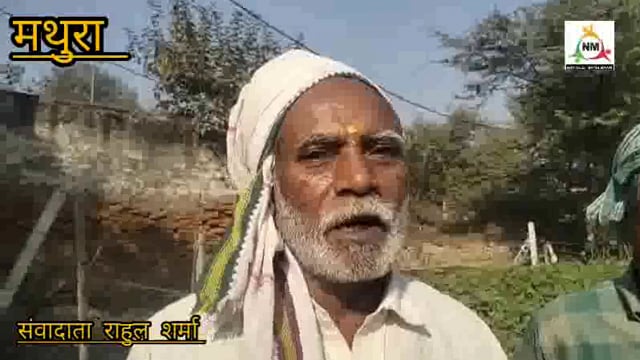 चरण जी के नगला में ठेकेदार ने लगाया डुप्लीकेट माल गांव वालों ने बोला उससे यह क्या लग रहे हैं यह हमारी पसंद नहीं है और की रास्ता नहीं बनेगी बढ़िया माल लगाओ तो तो रास्ता बनेगी