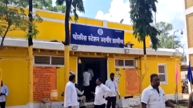 उदगिरात ७ लाख ७० हजारांची वाळू पोलिसांनी पकडली