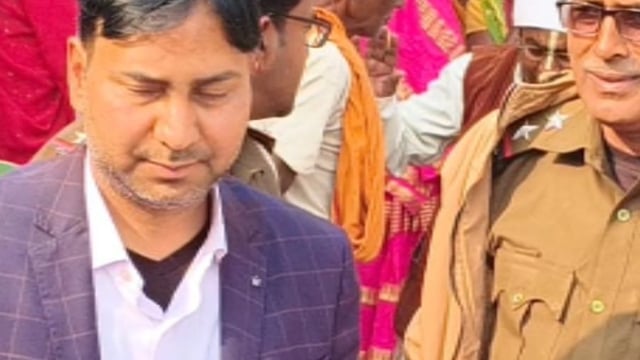 कबीर मठ में चादर पोसी को लेकर तनाव महंत अरविंद दास के समर्थन में उतरे ग्रामीण