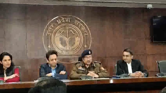 लखनऊ
कोडिन युक्त सिरप की अवैध बिक्री के संदर्भ में हुई कार्यवाही के बारे में
प्रमुख सचिव ग्रह संजय प्रसाद ,DGP उत्तर प्रदेश राजीव कृष्ण वा सचिव खाद्य सुरक्षा एवं औषधि विभाग की सचिव डॉ रौशन जैकब की लखनऊके लोकभवन मे संयुक्त प्रेस कॉन्फ़्रेंस  । ⚡