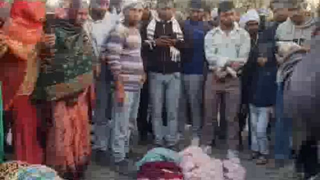 MANT- ट्रक की टक्कर से बाइक सवार दो महिलाओं, व मासूम बच्ची की मौत,,