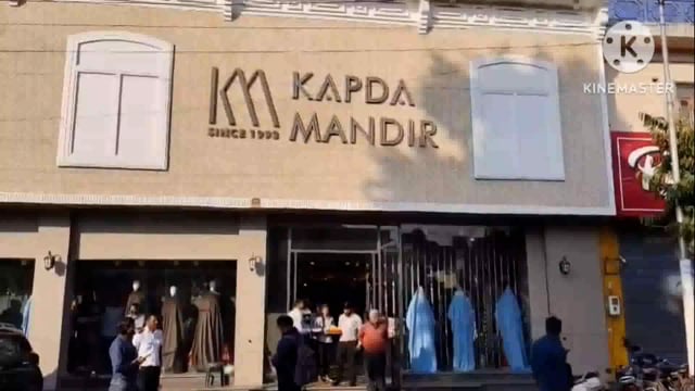 आगरा बलकेश्वर लक्ष्मी मंदिर से निकल गई साइन बाबा पालकी जिसमें कपड़ा मंदिर शोरूम के मालिक ने किया स्वागत