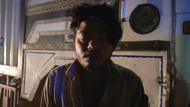 उदगीर जवळ कंटेनर मध्ये लागलेल्या भीषण आगीची माहिती कंटेनर चालकाने माध्यमासमोर बोलताना दिली