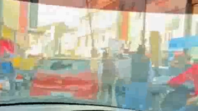 मेरठ- गंगा नगर निवासी शुभम शर्मा मंगलवार को उनके साथ कार में युवती के साथ स्कूटी सवार तीन मनचलों ने छेड़ाकानी की 