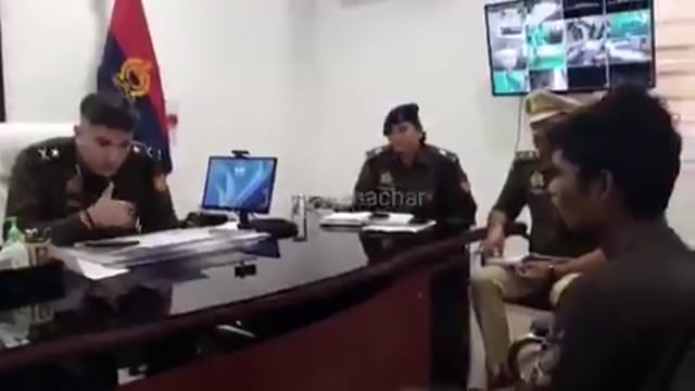 ➡️.....थानेदार को झांसी IG आकाश कुलहरी ने फोन पर लगाई फटकार। बोले- ''तुम्हें सस्पेंड कर देना चाहिए! पीड़ित तुम्हारे पास नहीं आएगा तुम खुद पीड़ित के पास जाओगे ?''