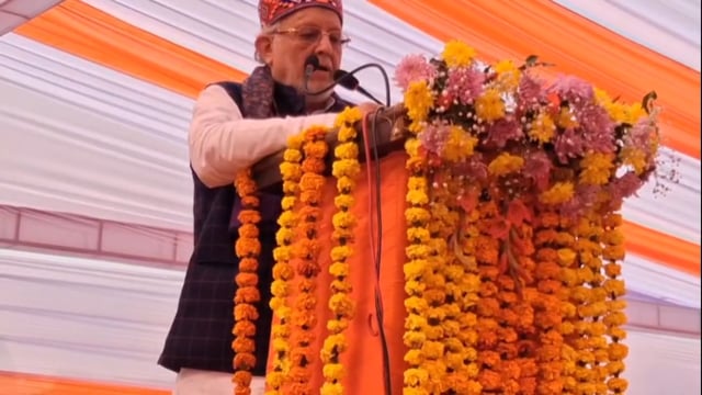 हापुड़ में सीमेंट का कार्यक्रम हुआ