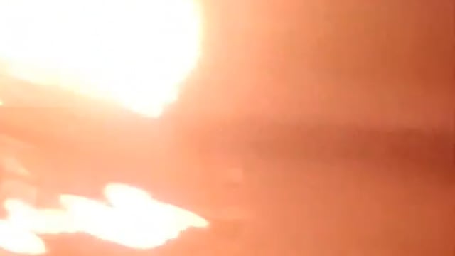 थाना छाता क्षेत्र में दिल्ली–आगरा राष्ट्रीय राजमार्ग (एनएच-19) पर शुक्रवार शाम 6 बजे उस समय अफरा-तफरी मच गई जब अकबरपुर गांव के समीप दौड़ती कार में अचानक आग लग गई। गनीमत रही कि घटना में कोई जनहानि नहीं हुई, जबकि कार पूरी तरह से जलकर खाक हो गई।