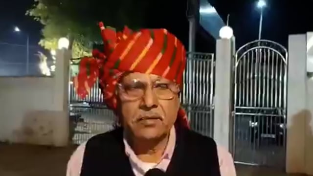 UP: मथुरा में हरियाणा के बल्लभगढ़ से आई बारात में लूटपाट हो गई, कुछ बदमाश आए और दूल्हे के ताऊ से बैग लूटकर ले गए, बैग में लगभग 15 लाख के आभूषण और लगभग 3 लाख रुपए बताए जा रहे हैं।