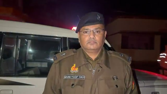 ➡️......थाना चाँदा पुलिस द्वारा पुलिस मुठभेड़ 01 शातिर / वांछित बदमाश को किया गया घायल/गिरफ्तार । उक्त मुठभेड़ के सम्बन्ध में अपर पुलिस अधीक्षक सुलतानपुर श्री अखण्ड प्रताप सिंह द्वारा दी गयी बाइटः-*