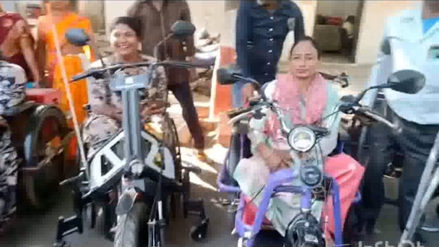 प्रहार जनशक्ती पक्षतर्फे दिव्यांग बांधवांच्या मूलभूत समस्याना घेऊन  जिल्हाधिकारी कार्यालया समोर आंदोलन