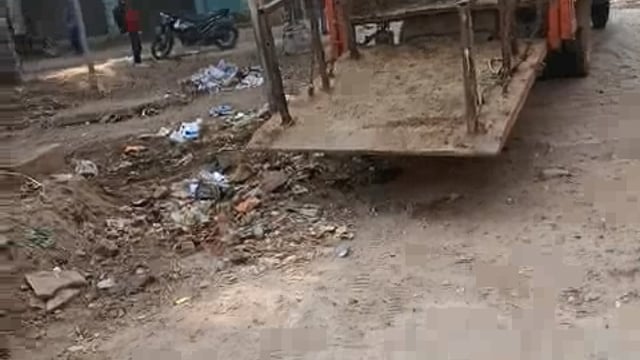 मथुरा नगर निगम की टीम का सराहनीय कार्य आवारा गाये को किया रेसकु 