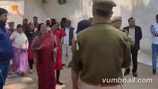 रायबरेली ब्रेकिंग ** इंस्पेक्टर आनंदराय ने मीनाक्षी कांस्टेबल मामले को लेकर अपनी  मारकर हत्या कर ली 