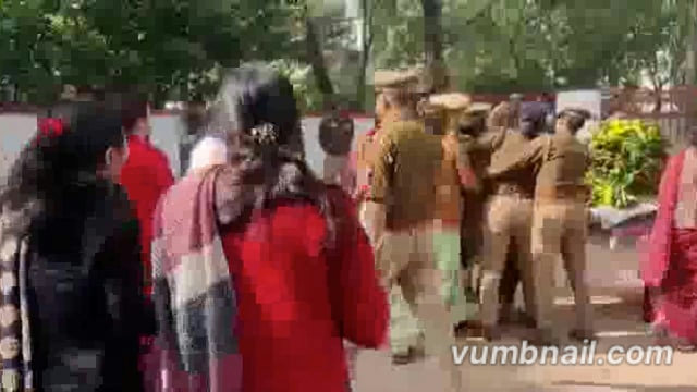 रायबरेली ब्रेकिंग ** इंस्पेक्टर आनंदराय ने मीनाक्षी कांस्टेबल मामले को लेकर अपनी  मारकर हत्या कर ली 