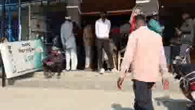 पलिया में यूरिया खाद की किल्लत, किसान परेशान