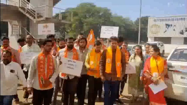 कोल्हापूर मध्ये विभागीय क्रीडा संकुल येथील रायफल शूटिंग खाजगिकरण थांबविण्यासाठी क्रीडा उपसंचालकना निदर्शने करून निवेदन देण्यात आले.