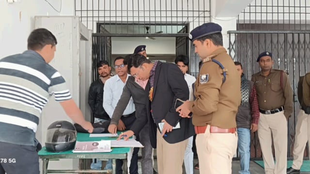 राजनीतिक दलों के प्रतिनिधियों की उपस्थिति में ईवीएम वेयरहाउस का हुआ त्रैमासिक निरीक्षण