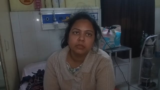 ➡️......रायबरेली– इंस्ट्राग्राम पर दोस्ती से शुरू हुआ प्रेम संबंध दर्दनाक मोड़ ले गया। दिल्ली की मैनाज़ खान रायबरेली के आज़ाद नगर निवासी करन वर्मा से मिलने उसके घर पहुंची। पांच वर्ष पहले हुई ऑनलाइन दोस्ती के बाद दोनों का प्रेम संबंध बना था। प्रेमिका का आरोप है कि शादी का वादा कर करन ने संबंध बनाए, लेकिन बाद में परिवार ने उसे स्वीकार नहीं किया। प्रेमी की मां ने पालतू कुत्ते से उसे कटवाया भी। आहत होकर मैनाज़ ने जहरीला पदार्थ खाकर आत्महत्या का प्रयास किया। पुलिस ने उसे गंभीर हालत में जिला अस्पताल में भर्ती कराया है।