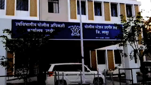 पतंगाचा मांजा विक्री करणाऱ्या दोघावर पोलीस ठाण्यात गुन्हा दाखल