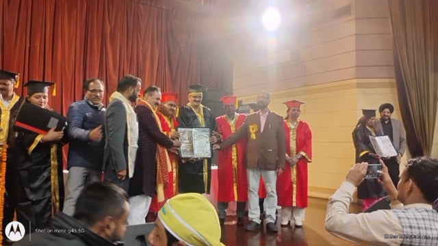 सुरीर कोतवाली क्षेत्र के नगला जय सिंह निवासी ठाकुर किरण पाल सिंह को डॉक्टरेट की उपाधि से नवाजा गया