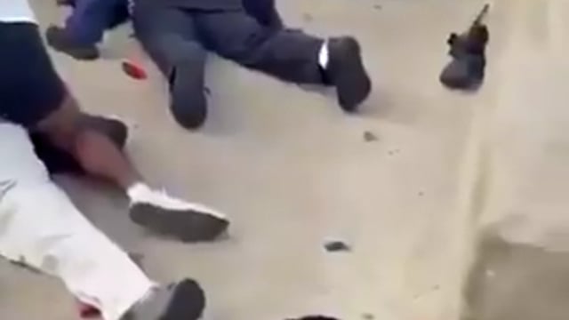 ➡️.....ऑस्ट्रेलिया में सार्वजनिक जगह पर अंधाधुंध फायरिंग करने वाले दो लोगों को सुरक्षाकर्मियों ने मार गिराया।