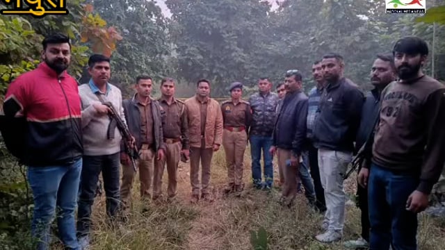 मथुरा में बड़ी पुलिस मुठभेड़: ₹25-₹25 हजार के दो इनामी बदमाशों समेत तीन लुटेरे गिरफ्तार, 5.5 किलो लूटी चांदी बरामद