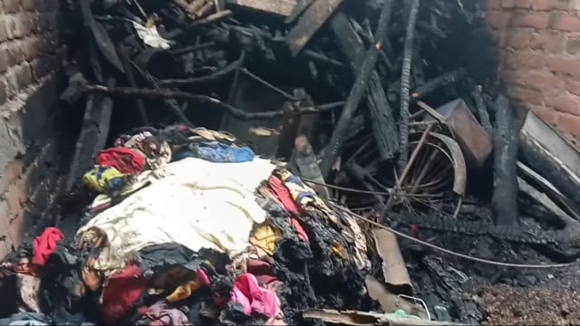 शाहपुर के एक घर में भीषण आग, लाखों की संपत्ति जलकर हुई राख