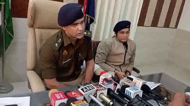 आगरा पुलिस की सनसनीखेज वारदात का किया खुलासा पिता ने ही अपनी पुत्री को उतारा मौत के घाट एसपी मालपुरा द्वारा दीगई जानकारी