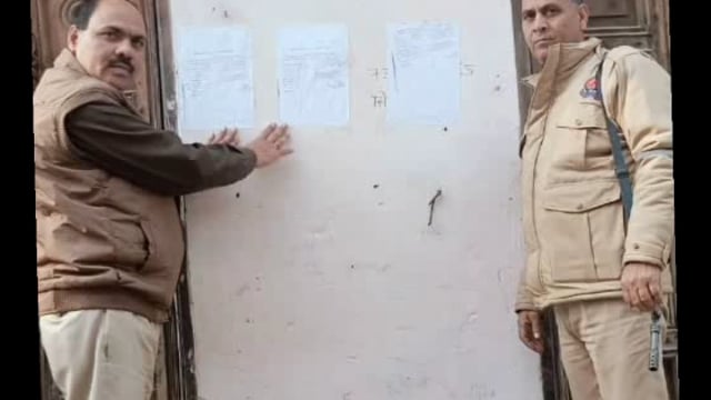 MANT- दहेज हत्या में वांछितों के घर कुर्की,नोटिस चस्पा,  मुनादी कराई,,