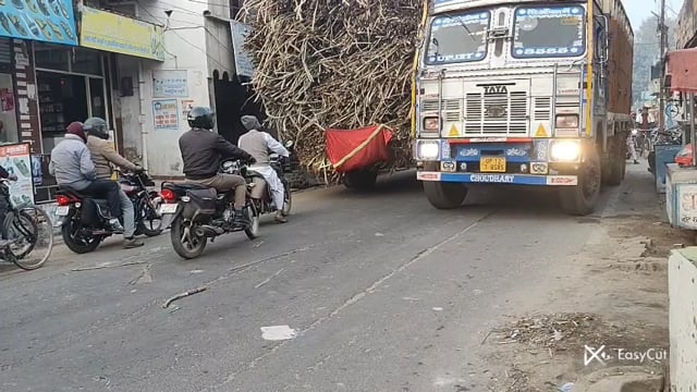 मवाना तहसील के कस्बा बहसूमा में ओवरलोडिंग गन्ना ट्रक एवं अतिक्रमण के कारण प्रतिदिन लगता है जाम,आम नागरिक परेशान, नगर पालिका बहसूमा एवं ट्रैफिक विभाग कर रहे किसी अनहोनि का इंतजार।