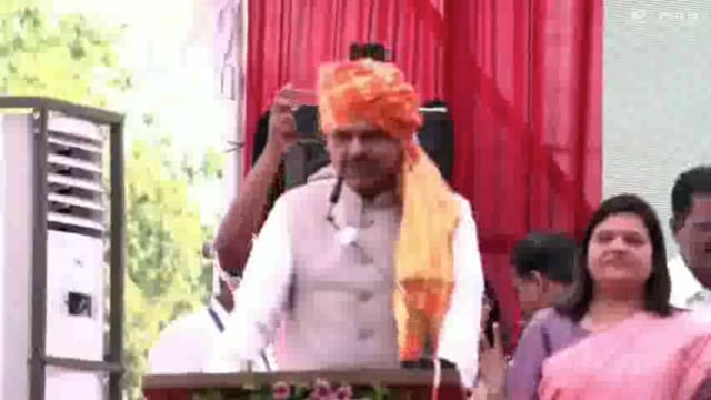 इचलकरंजीतील छत्रपती संभाजी महाराज यांचा पुतळा हे जनतेने उभारलेले स्मारक आहे .हे स्मारक दैदिप्यमान क्रांतिकार्याचे स्मरण देणारे ठरेल.मुख्यमंत्री