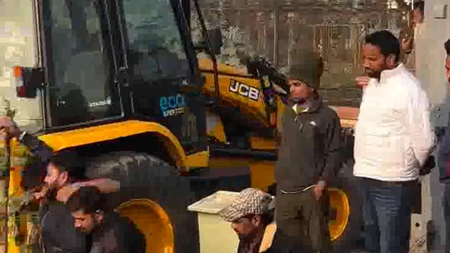 मेरठ में CCS यूनिवर्सिटी के छात्र ने सीसीएस यूनिवर्सिटी के पास के जंगल में अजगर दिखने की सूचना पर अजगर की तलाश जारी। 