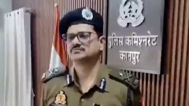 ➡️.....कानपुर के बर्रा थाना क्षेत्र में फिरौती के लिए युवक का अपहरण मामला
बचने के प्रयास में मुख्य आरोपी छत से कूदा, हाथ पांव टूटे
अस्पताल में भर्ती
20 लाख रुपए के लालच में किया था अपहरण