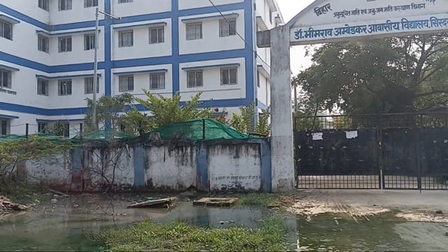 अंबेडकर छात्रावास के बाहर जल जमाव से संक्रमण का खतरा, निकासी का किया मांग