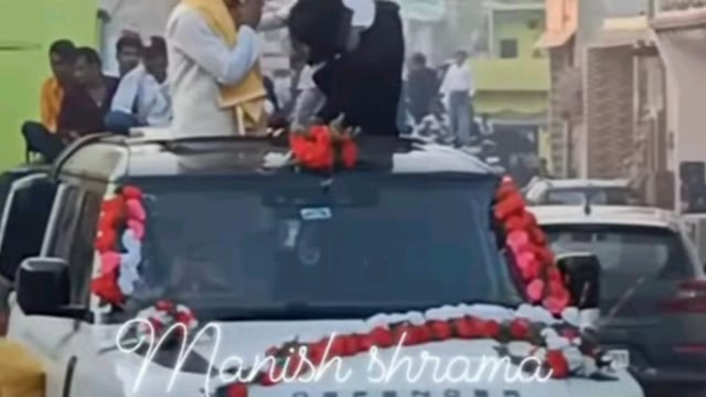 गांव देवसेरस में आई बारात में गाड़ियों की छतों पर सवार होकर किया असलाहों का प्रदर्शन रिपोर्ट दर्ज